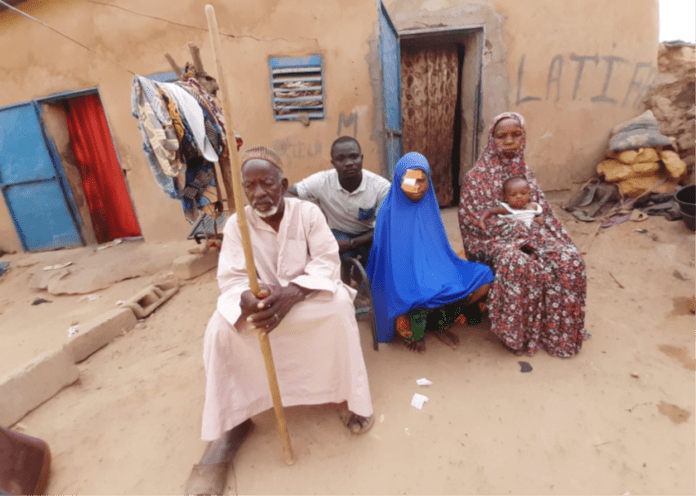 Ramatu con sus padres y Franck